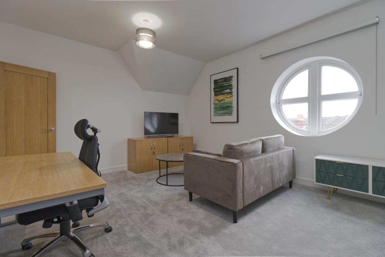 Apartment Unique! Stunning 3-bed Penthouse Flat - 2 Floors - Sleeps 8 - Free Parking