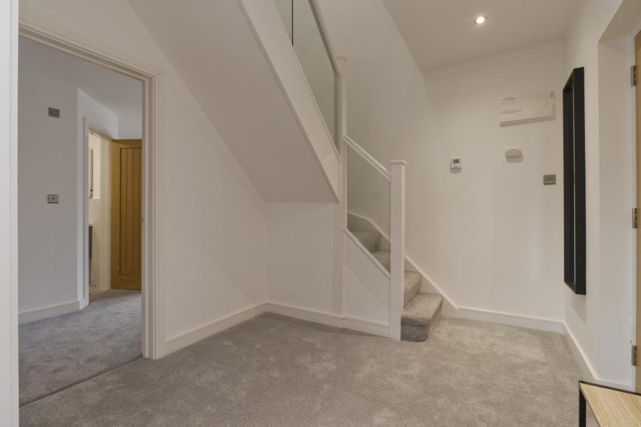 Unique! Stunning 3-bed Penthouse Flat - 2 Floors - Sleeps 8 - Free Parking Apartment Coventry