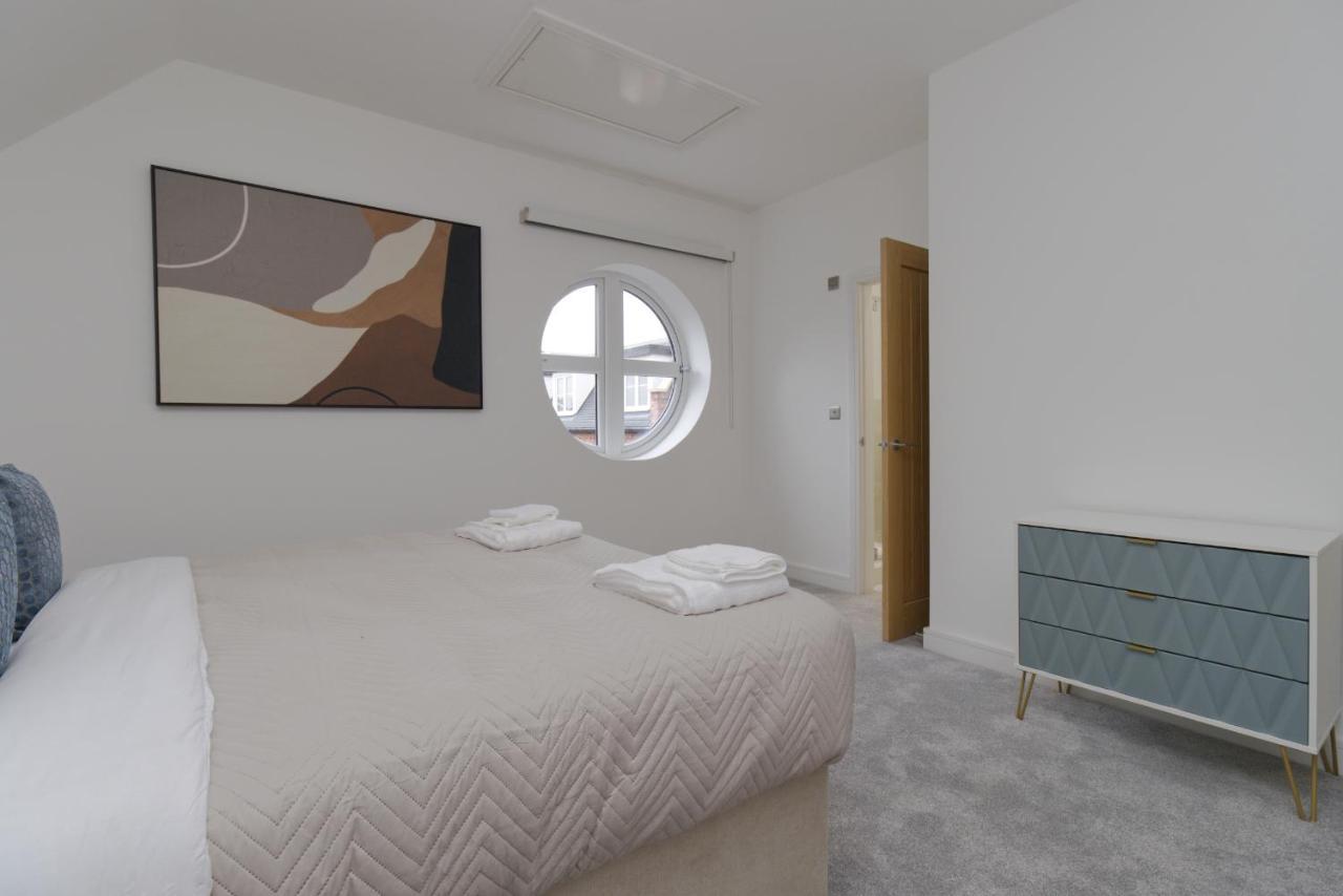 Unique! Stunning 3-bed Penthouse Flat - 2 Floors - Sleeps 8 - Free Parking Coventry