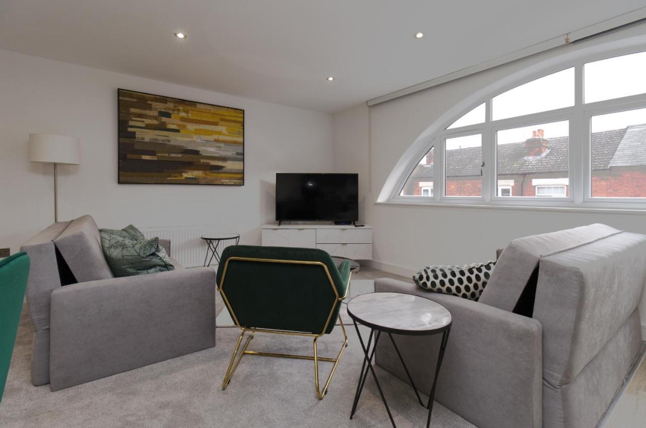 Unique! Stunning 3-bed Penthouse Flat - 2 Floors - Sleeps 8 - Free Parking Apartment