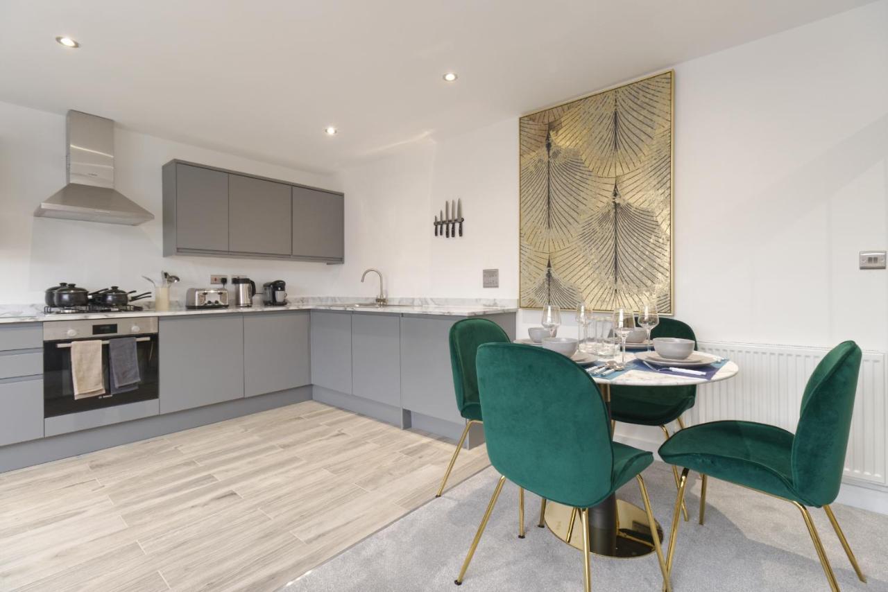 Apartment Unique! Stunning 3-bed Penthouse Flat - 2 Floors - Sleeps 8 - Free Parking