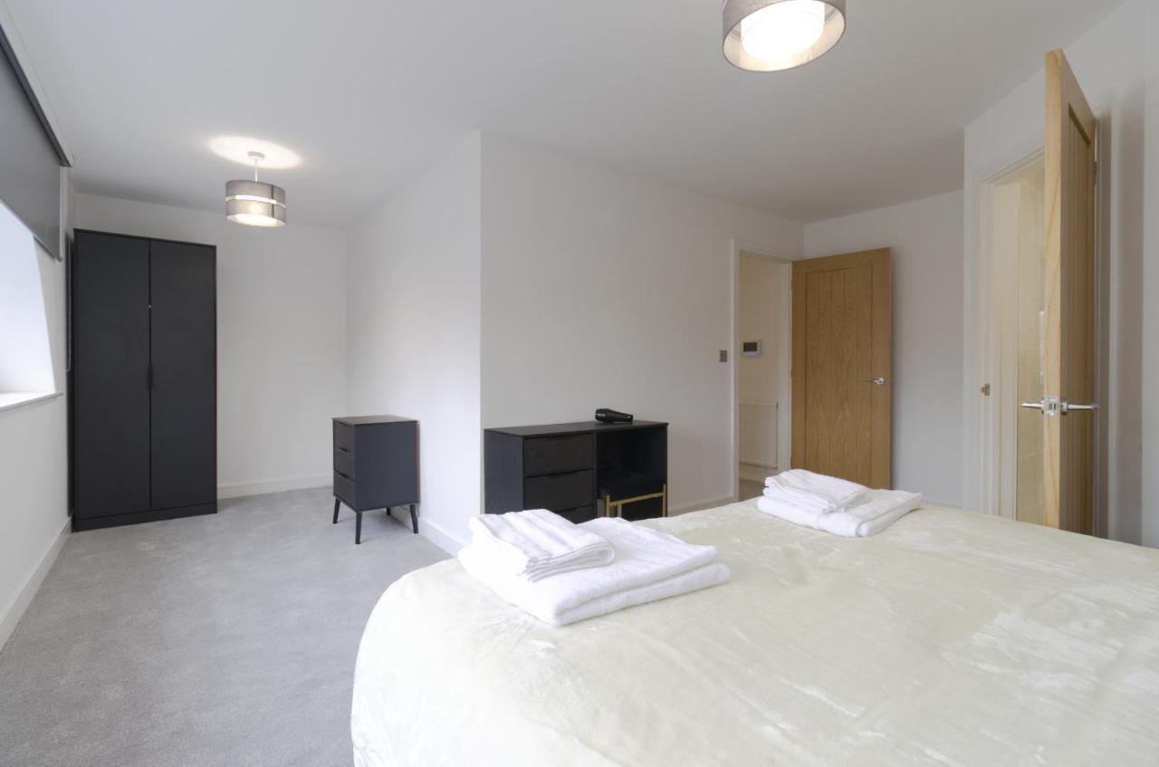 Unique! Stunning 3-bed Penthouse Flat - 2 Floors - Sleeps 8 - Free Parking Apartment *